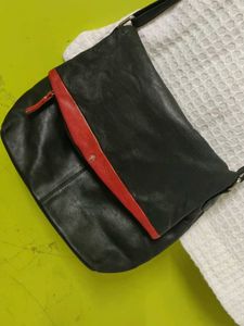 Chic Black &amp; Red Crossbody Bag