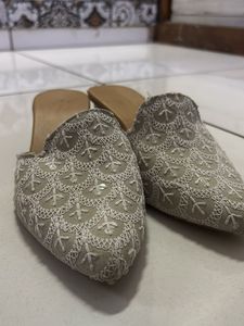 Embroidered Pointed Toe Mules