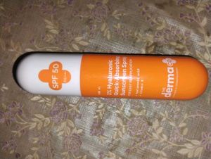 The Derma Co Quick-Absorbing Sunscreen Spray
