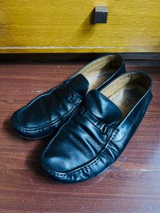 BLACK SHOES