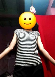 women striped crop top