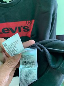 Levi&#39;s Graphic Sweatshirt