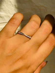 Delicate Twist Ring