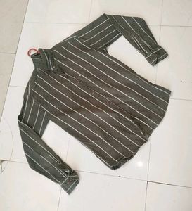 Men Regular Fit Striped Curved Collar Casual Shirt