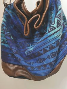 Fastbrack smart sling bag