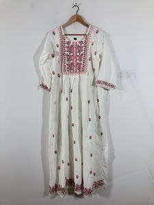 Off White Emboridered Kurta Set(Women’s)