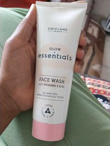 Oriflame Glow Essentials Face Wash
