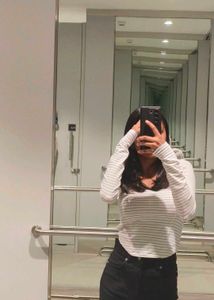 Minimal White Striped Crop Top – Full Sleeves