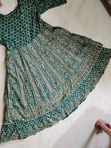 Beautiful 😍 Green 💚 ethnic gown