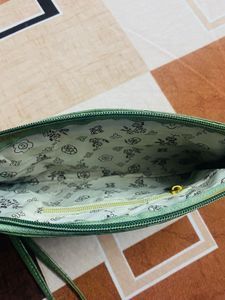 Stylish Clutch 💚