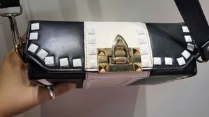 High quality spacious bag🖤🤍