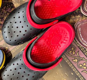 Comfy Black & Red Sandals in uk10