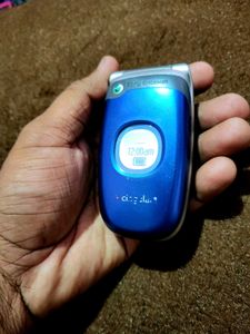 Vintage Sony Ericsson Z300a Flip Phone