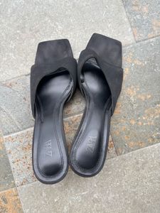 Zara Black Solid Heels