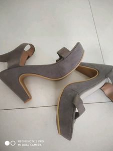 Grey Heels 👠😍