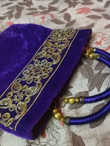 👉👉👉BRAND NEW Purple 🟣 🟣 Velvet Handbag 👛👜👛