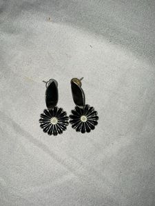 Black Daisy Flower Earrings