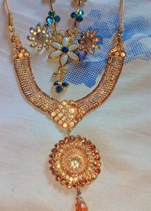 Gold Tone Indian Necklace with Tassel