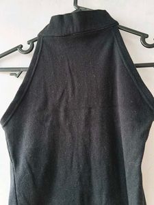 Black Zip-Up Crop Top