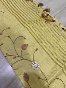 &#34;Sunehri Phool: A Blend of Tradition and Elegance&#34;