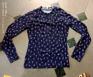 girl (gap ) M size t shirt