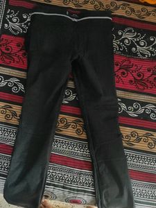 Stylish black Hoffmen cord jeans for daily wear in almost good condition! Thin and lightweight!