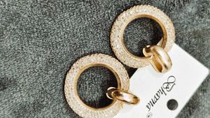 Sparkling Circle Earrings