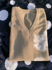 Wollen Top With Cute Flower Detailing