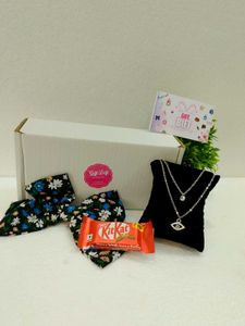 Affordable Gift Hamper for Girls – Jewelry &amp; Choco