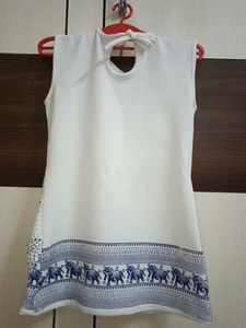 Girlish Bful Sleeveless Top 😍