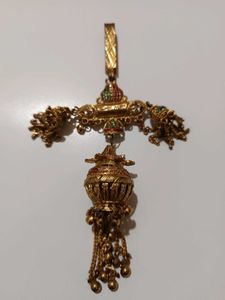 Golden Saree Clip (Saree Jhumka)