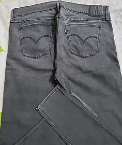 Levi&#39;s Dark Wash Jeans