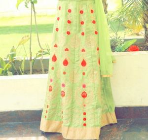 NEW Designer EMBROIDED Roses Lehnga