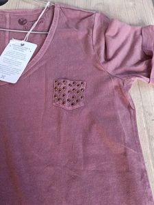 ✨ Never Used ✨Mauve V-Neck Tee
