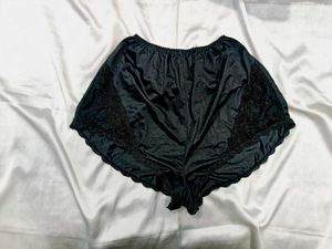 🇳🇿💫🎀Black lace shorts