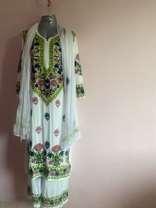 Embroidered Lucknowi Kurta Set