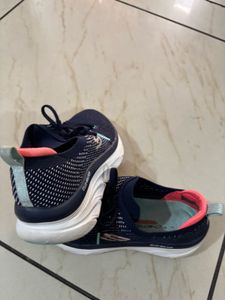 Price Drop!!!Sketchers Woman Walking Shoes