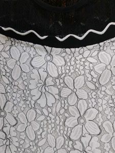 COLD SHOULDER LACE TOP