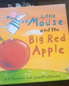 Little Mouse & Big Red Apple