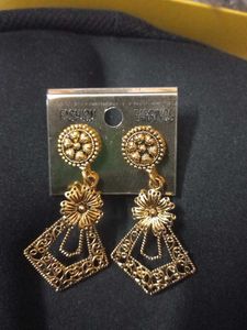Vintage Inspired  Floral Pattern Gold Tone Earring