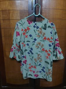 Great Looking Medium Sized Top