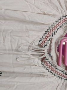A Beautiful White Tops ,Which Is Very Comfortable
