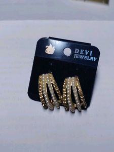 cute korean pearl and gold earrings