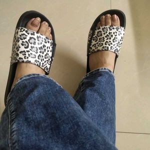 Duke Leopard Print Slides