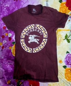 Burberry T-shirt (M)