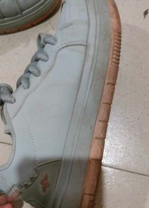 sneakers .....