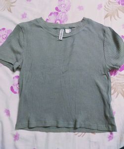 H&amp;M Cropped Tee