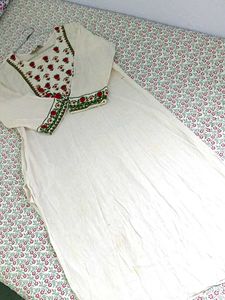 🌸 White Embroidered Kurti 🌸