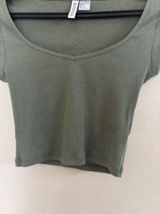 H&amp;M SWEETHEART NECK TSHIrt