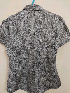 Short Sleeve Blouse from brand Park Avenue(Size-XS